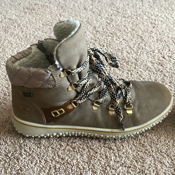 Rieker Women's Cordula Weather-Resistant Ankle Bootie- size 39 European, 8 in US - Picture 3 of 7